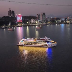 Combo khách sạn WATSON 5* Hạ Long + Luna Dinner