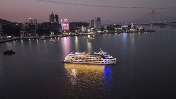 Combo khách sạn WATSON 5* Hạ Long + Luna Dinner